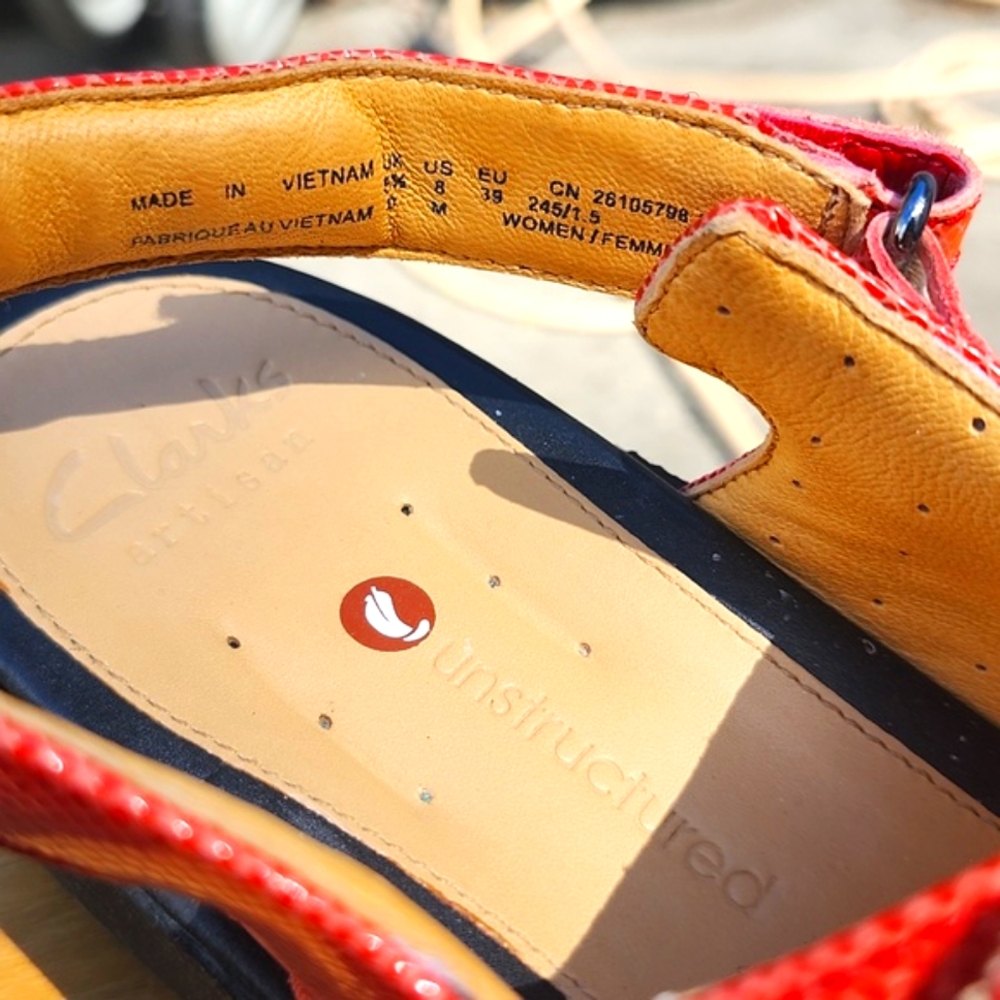 Red Sandals - Picture 4 of 8